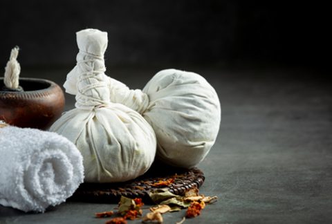 Kräuterstempelmassage